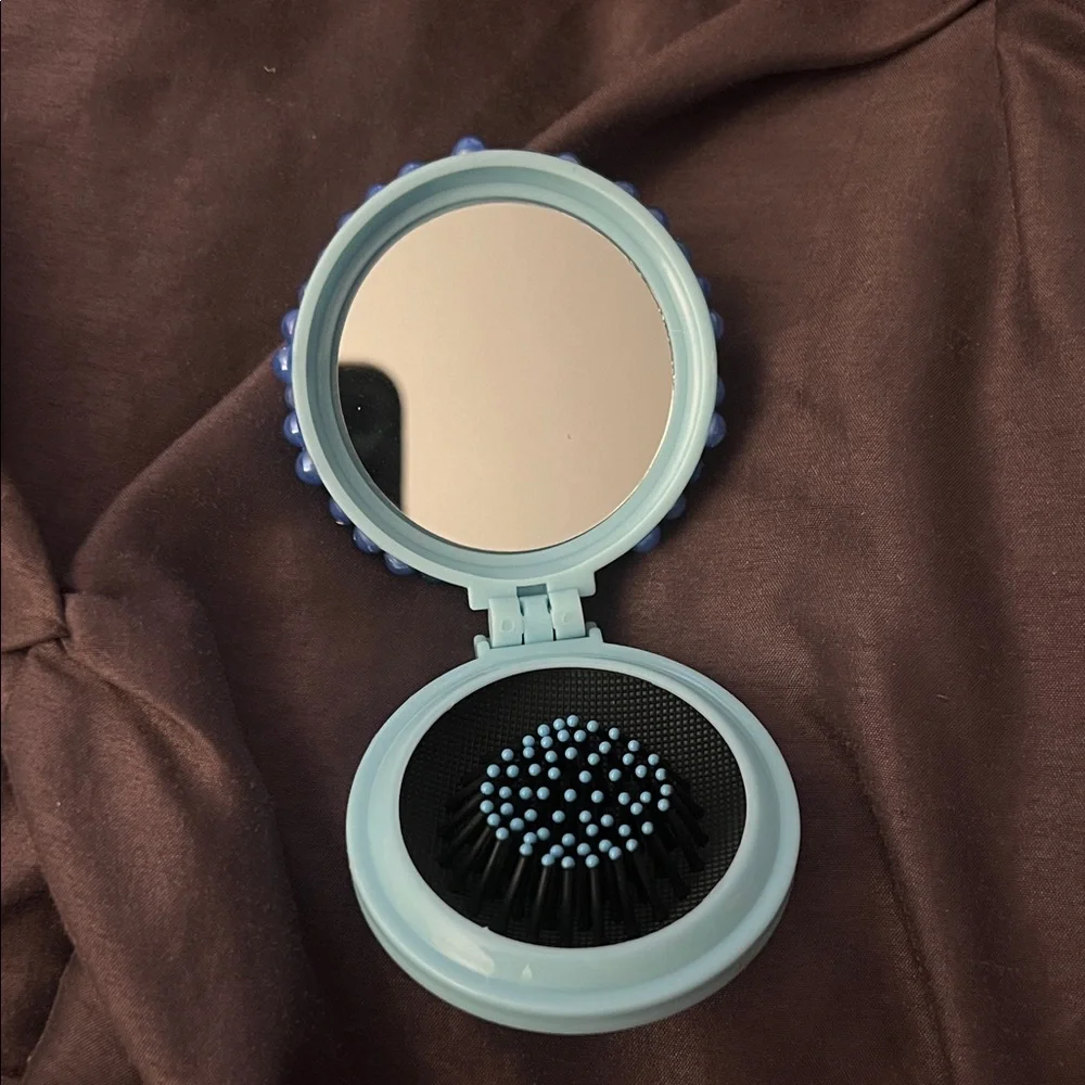 Blue Stitch Beaded Hair Compact Brush - Picture 2 of 3